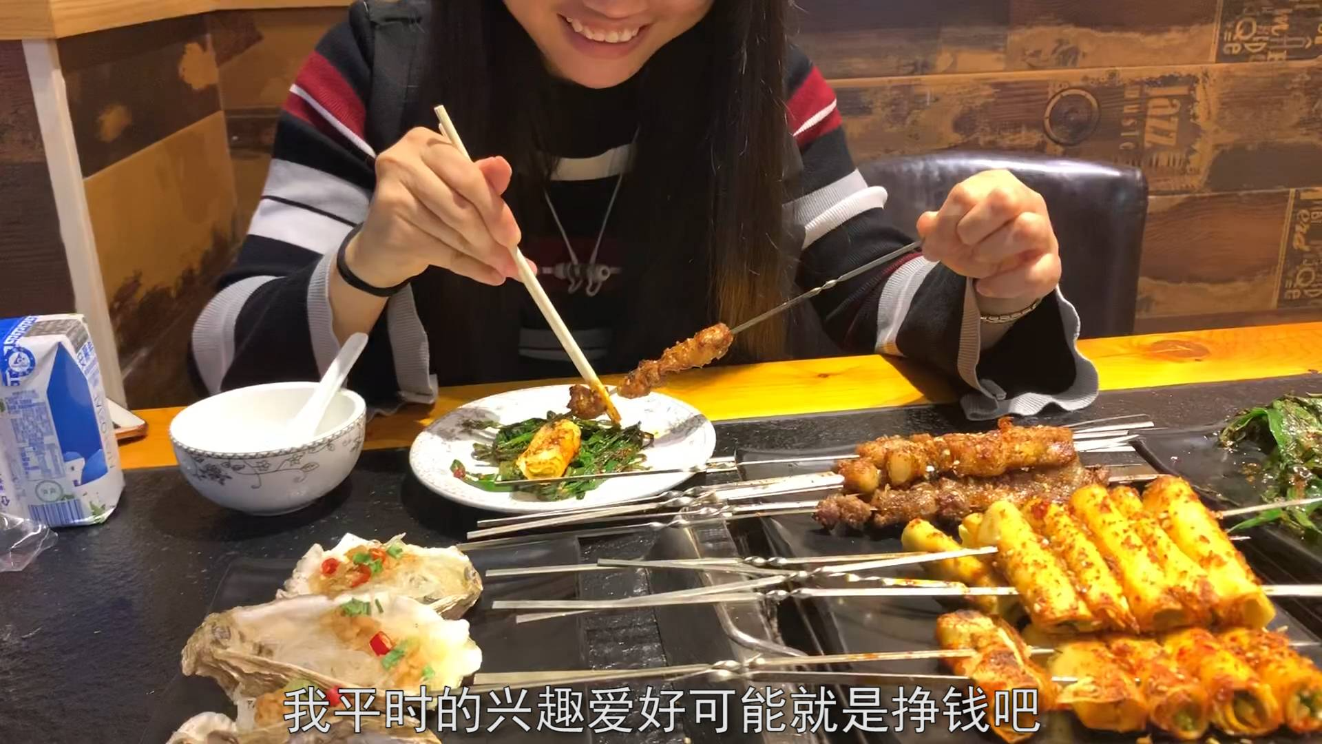 相亲认识的护士小姐姐,月入一两万,今晚她休息,约我吃烧烤